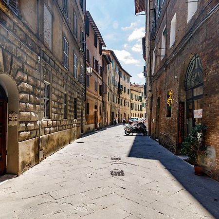 Charme Centro Storico Apartment Siena Bagian luar foto