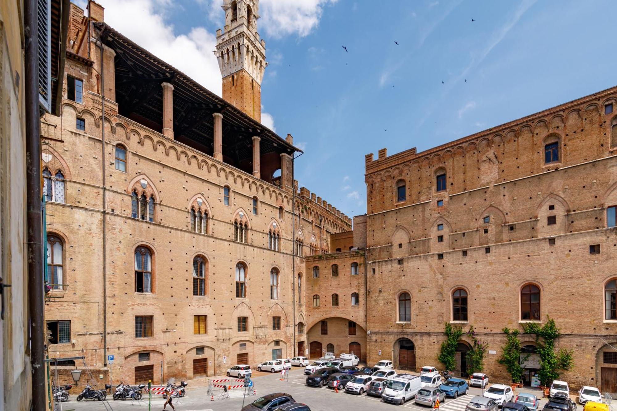 Charme Centro Storico Apartment Siena Bagian luar foto