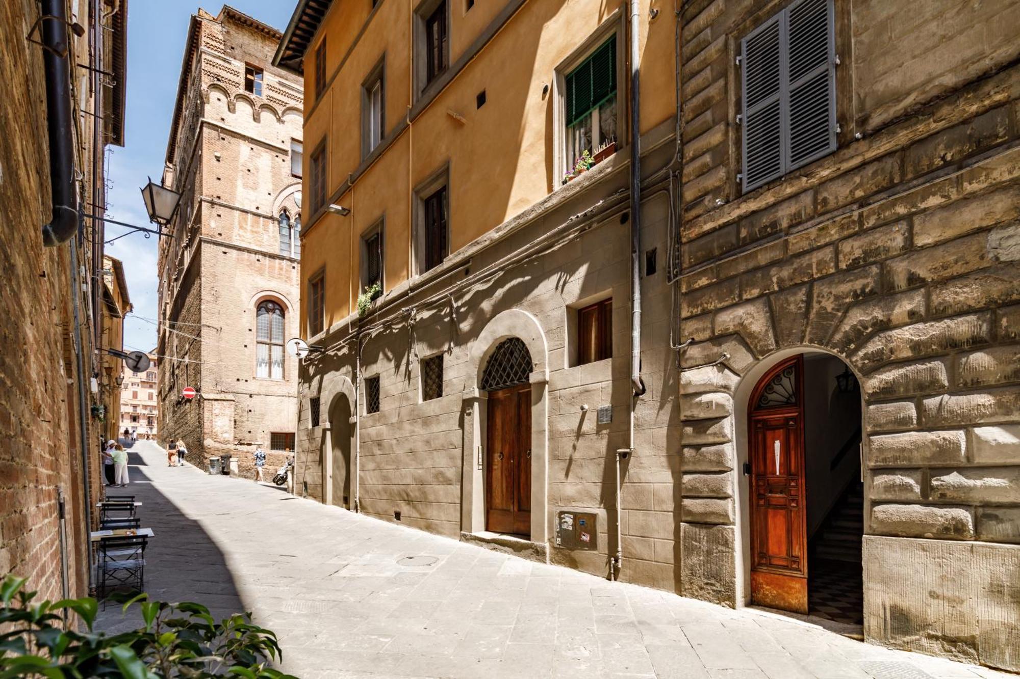 Charme Centro Storico Apartment Siena Bagian luar foto