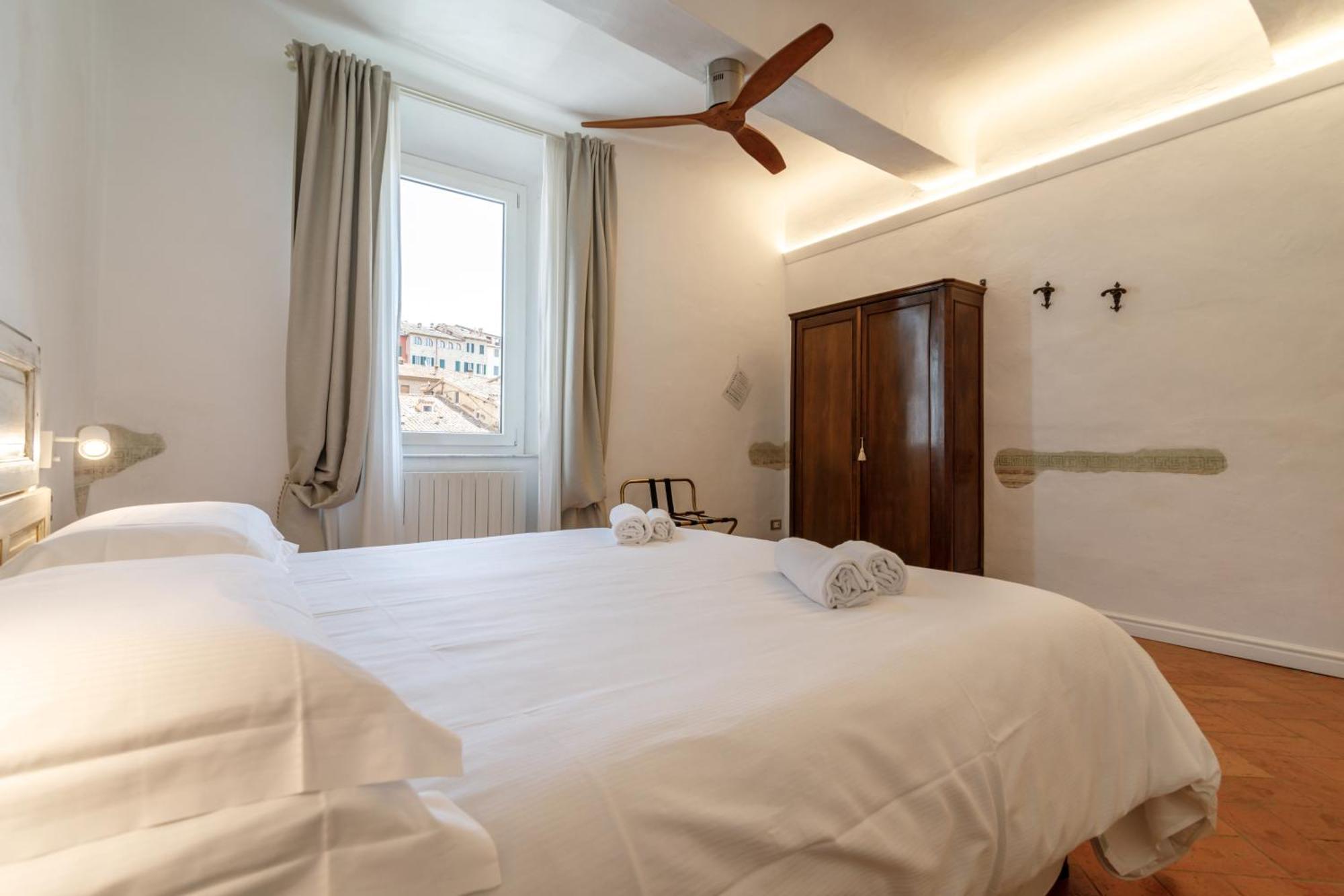 Charme Centro Storico Apartment Siena Bagian luar foto
