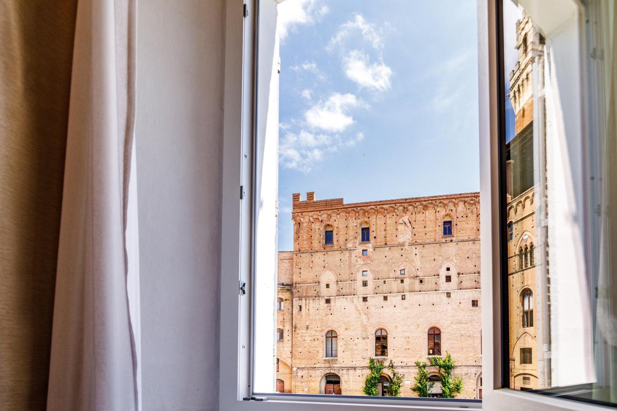 Charme Centro Storico Apartment Siena Bagian luar foto
