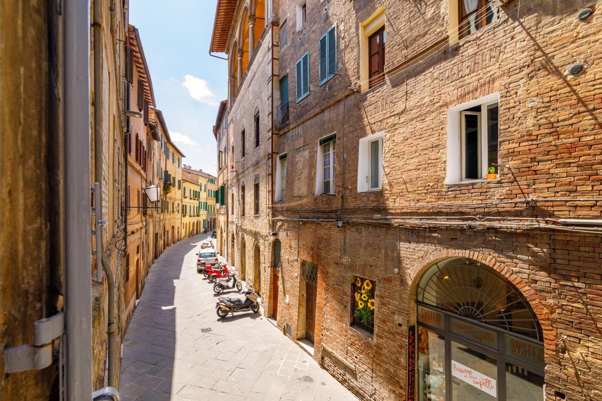 Charme Centro Storico Apartment Siena Bagian luar foto